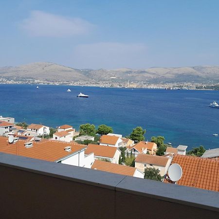 Apartment Kvesic Trogir Exterior photo