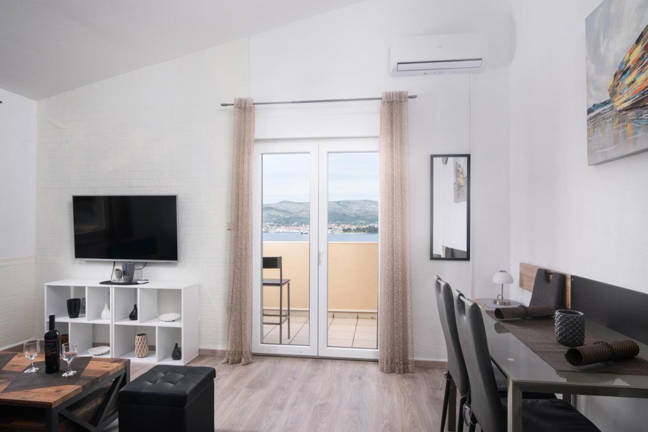 Apartment Kvesic Trogir Exterior photo