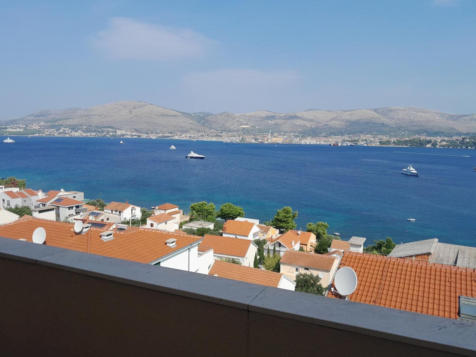 Apartment Kvesic Trogir Exterior photo